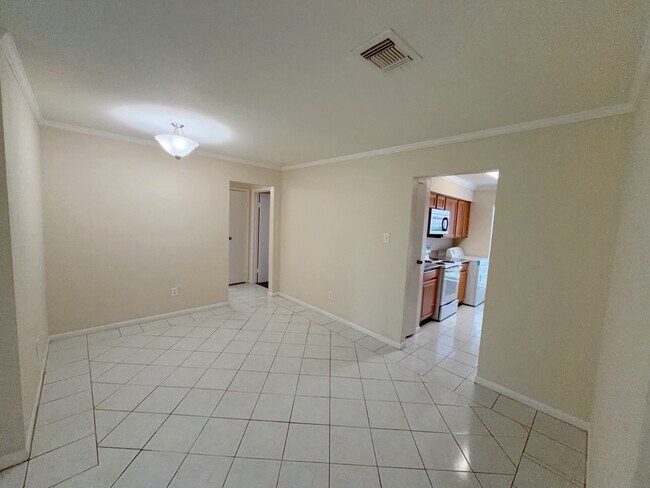 Building Photo - 6666 Harbor Town Dr