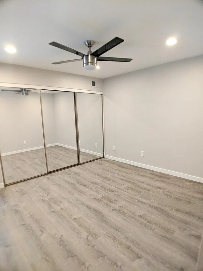 Building Photo - 1605 Hotel Cir S