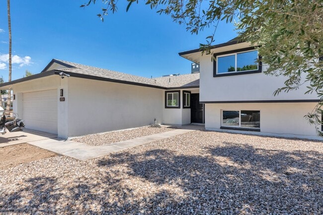 Building Photo - Exceptional 6-Bedroom Home with Pool Near ASU Campus