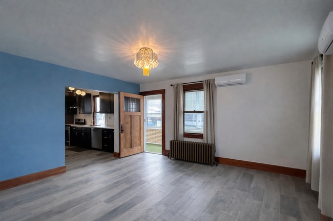 Building Photo - Spacious Single-Family Home w/Sunroom partially finished basment| Pet Friendly | Shaler