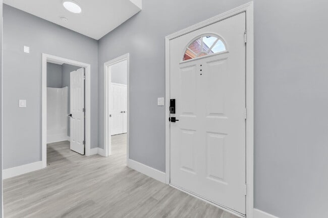 Building Photo - Beautiful 3-Bedroom Retreat with 2 Full Baths in Scenic Woodruff $1,875/mo rent