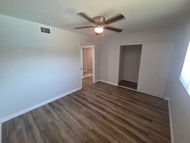 Building Photo - 3613 N Calmgrove Ave
