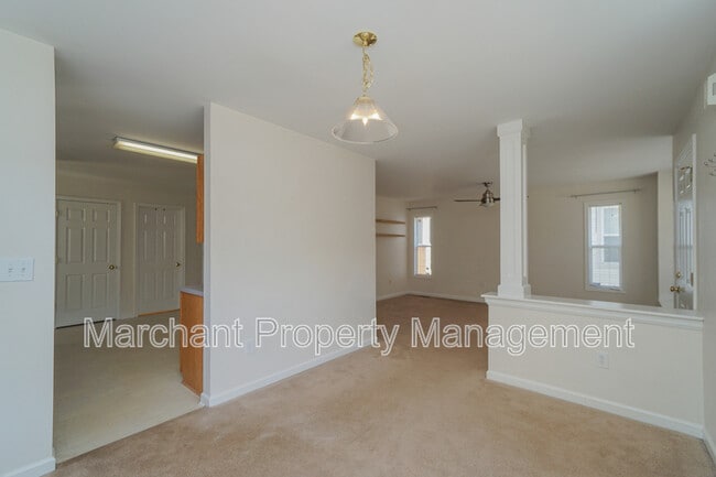 Building Photo - 335 Woodlark St