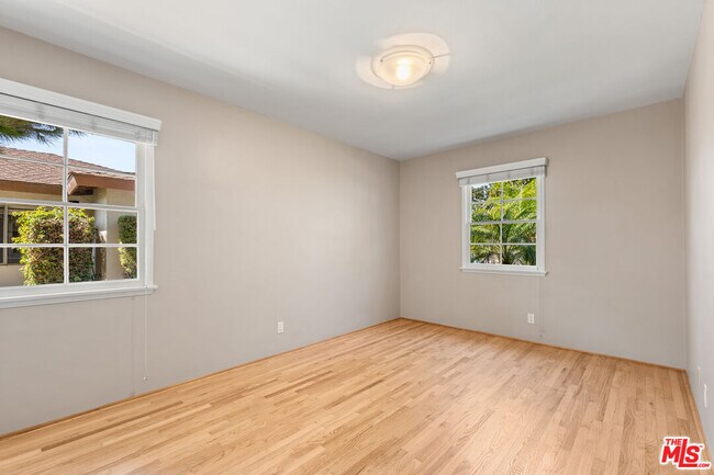 Building Photo - 6542 W 80th Pl