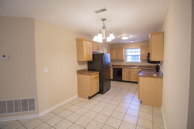 Building Photo - 1881 Field St