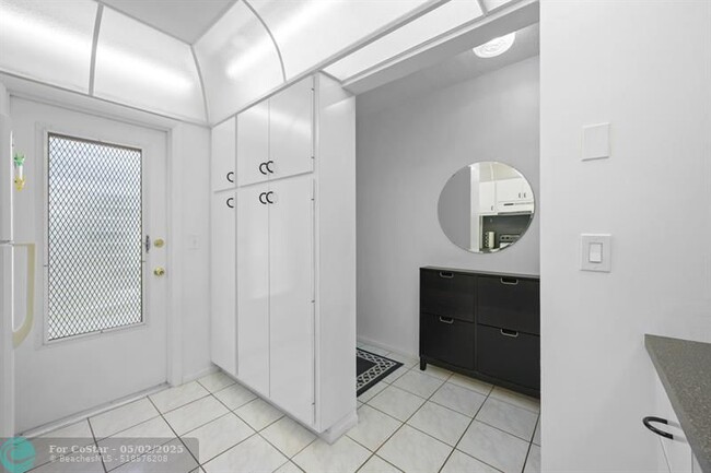 Building Photo - 460 Paradise Isle Blvd