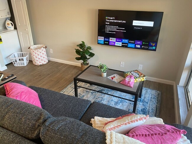 Interior Photo - 107 E Springfield