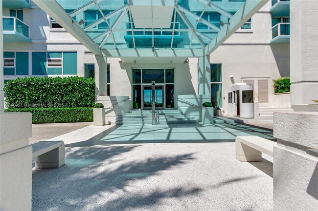 Building Photo - 650 West Ave