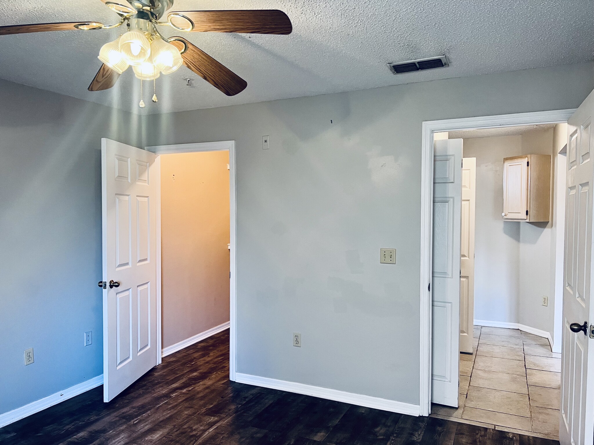 Building Photo - 1929 Summer Club Dr