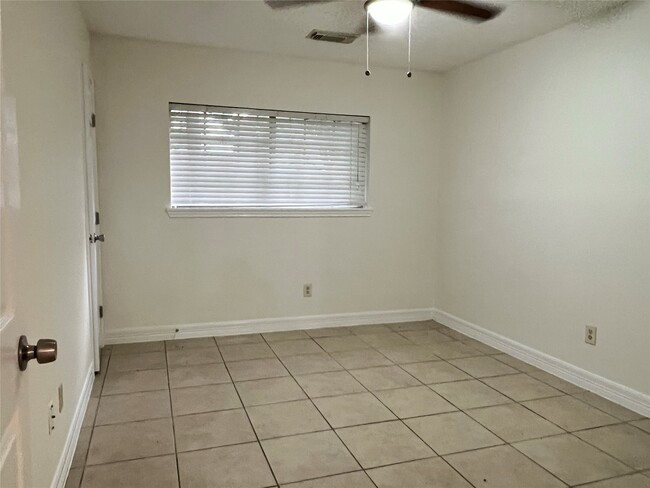 Building Photo - 5319 Pine Cliff Dr
