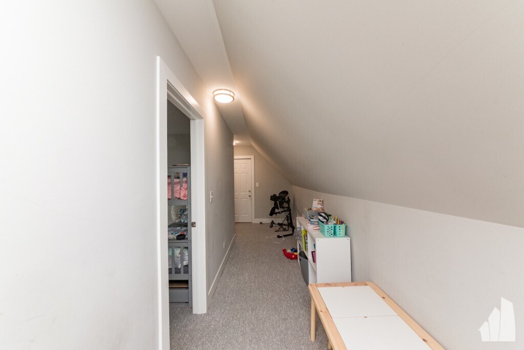 Building Photo - 3570 W Dickens Ave