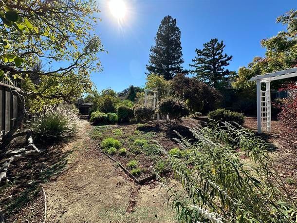 Building Photo - 108 Club Dr