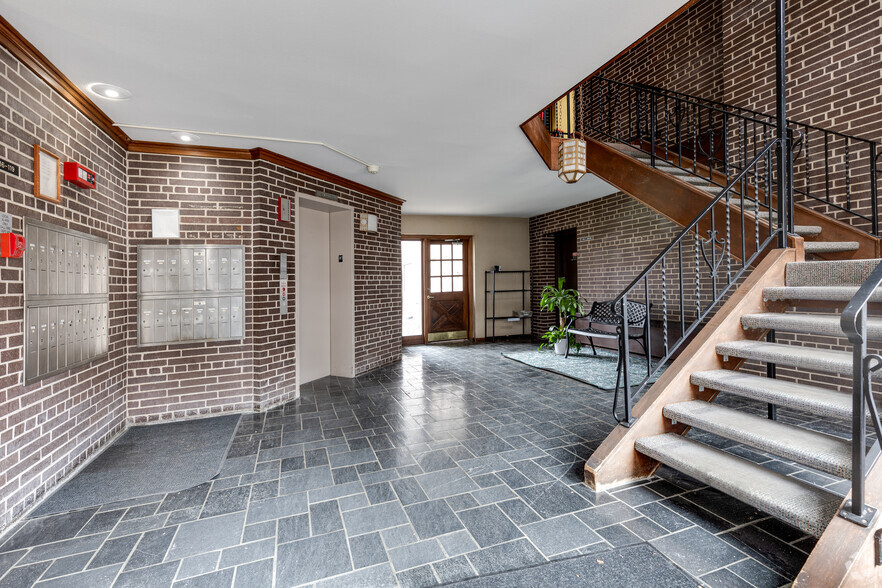 Lobby - Parkview Court Apartments