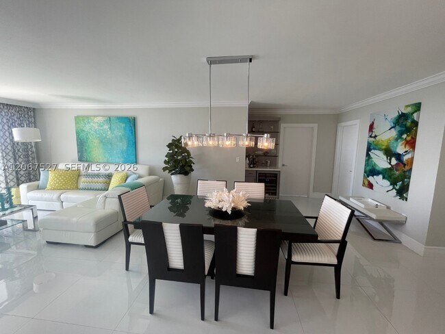 Building Photo - 5001 Collins Ave