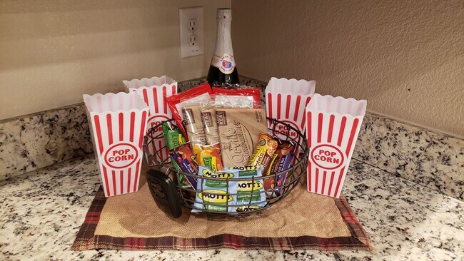 Building Photo - Gorgeous location, spectacular amenities, 3 bedroom furnished home for rent.