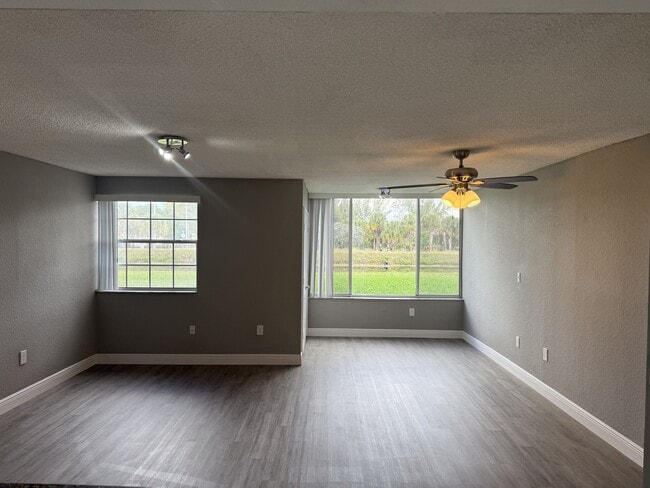 Building Photo - 2880 N Oakland Forest Dr