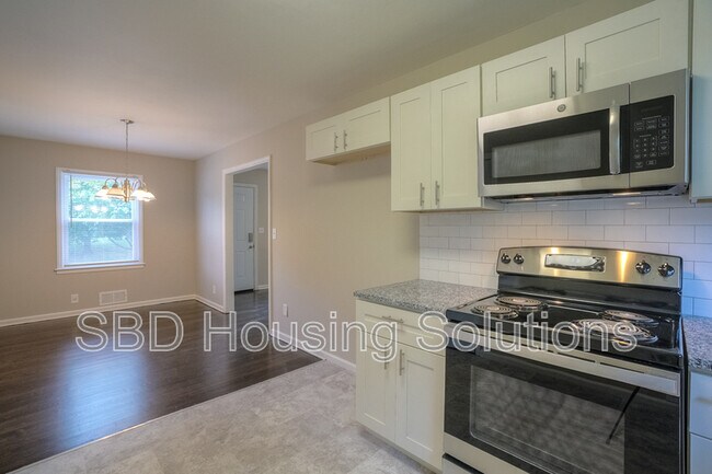 Building Photo - 10104 Bellaire Ave