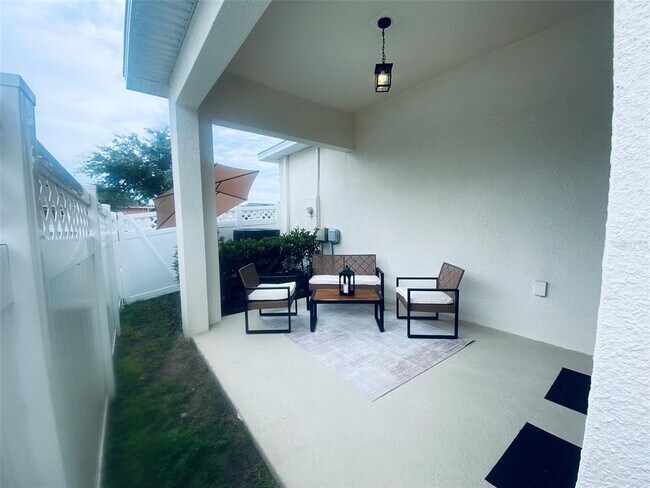 Building Photo - 724 Winterside Dr