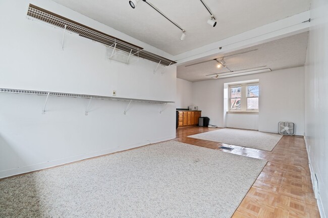 Building Photo - Charming - Manchester Home