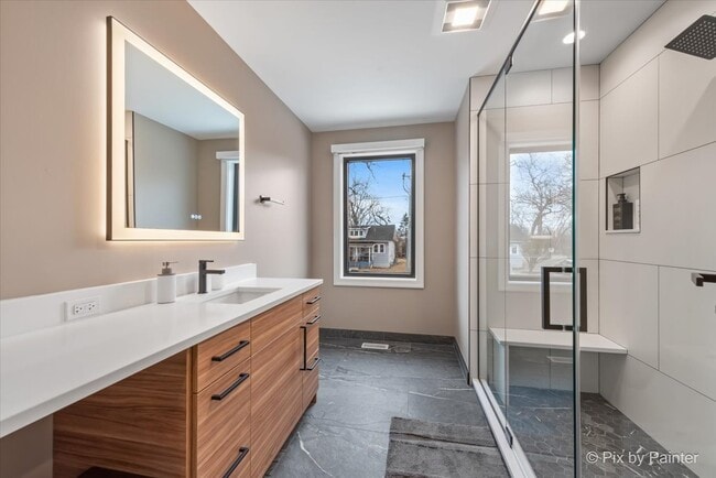 Building Photo - 154 Oak St