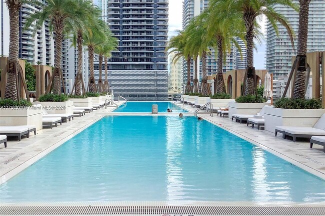 Building Photo - 801 S Miami Ave