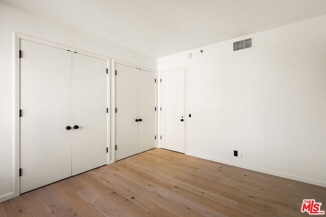 Building Photo - 10550 Wilshire Blvd