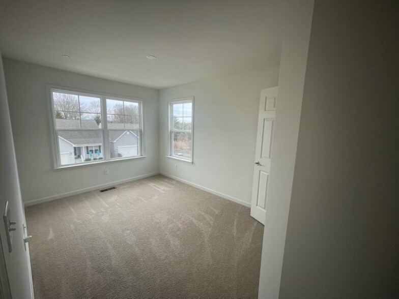 Building Photo - 351 Ashby Commons Dr