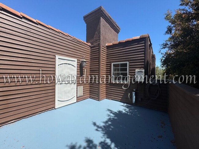 Building Photo - Private and Cozy 4 Bedroom Home located in...