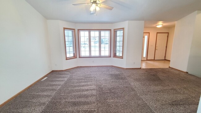 Building Photo - 5 Bedroom, 3 Bath - Triple Garage - Fenced yard Home