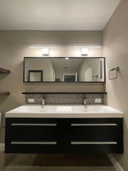 Master Bathroom - 6006 NW 68th Ter
