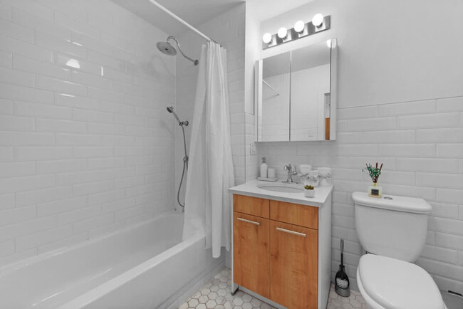 Building Photo - 517 W 45th St