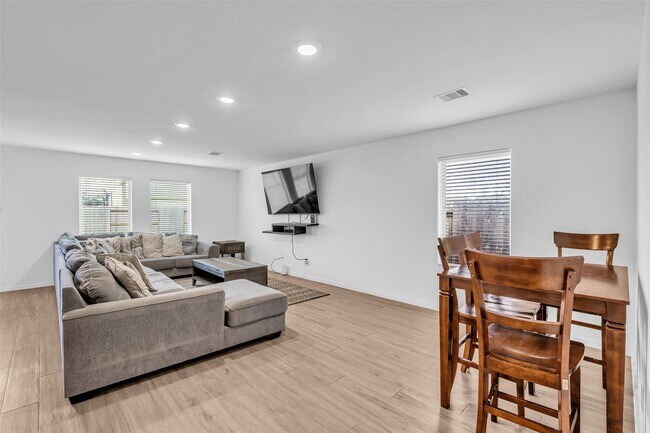 Building Photo - 9815 Bellwick Holw Ct