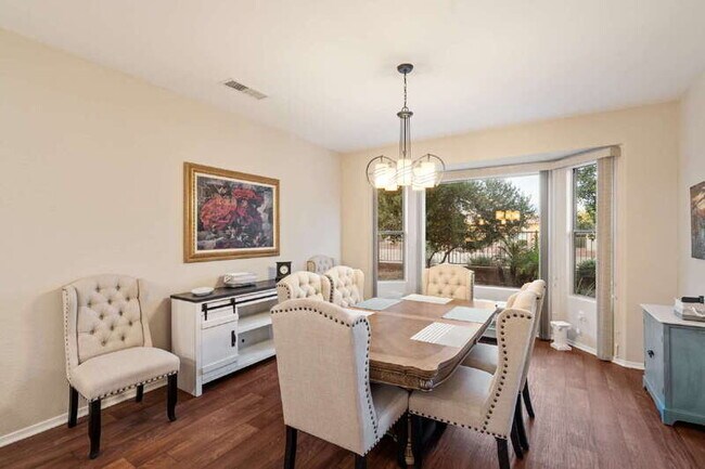 Building Photo - 16418 W Desert Lily Dr