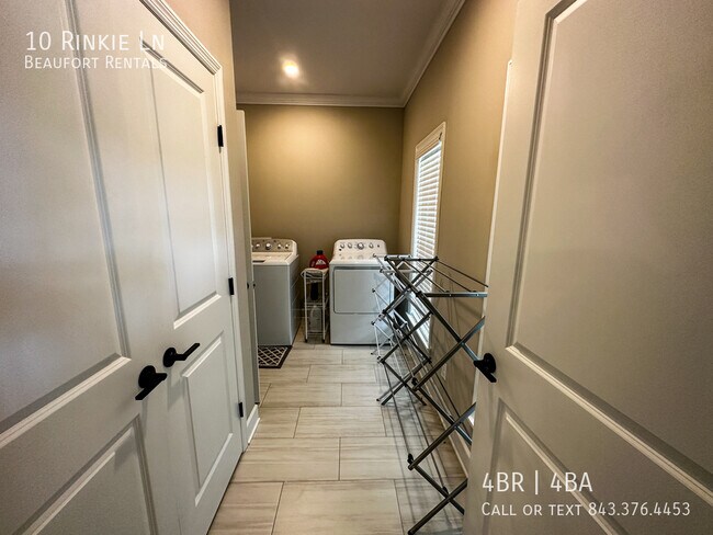Building Photo - 10 Los Robles Rd