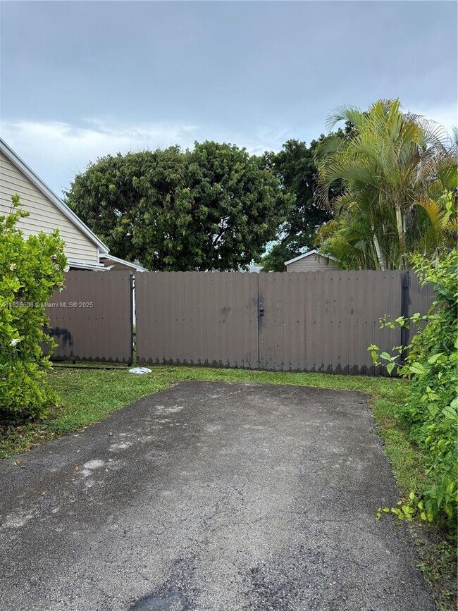 Building Photo - 14930 SW 152nd Terrace