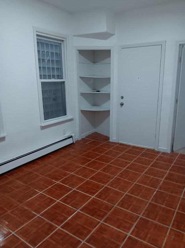 Building Photo - Beautiful two bedroom apartment in Newark