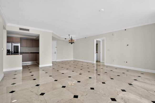 Building Photo - 18911 Collins Ave