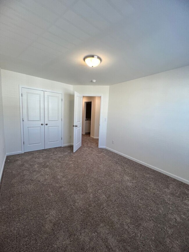 Building Photo - Arbor Mill Townhomes — Modern Living, Plus 1 Month FREE