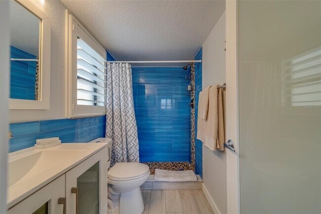 Building Photo - 11650 Capri Cir S