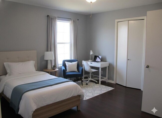 Building Photo - 915 Lantana Dr