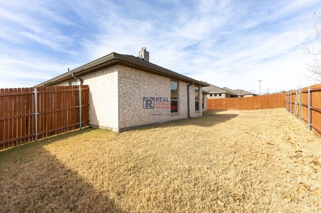 Building Photo - Spacious Glen Rose Home with Open Floorplan & Office Space