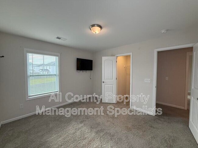 Building Photo - 636 Spanish Olive Wy