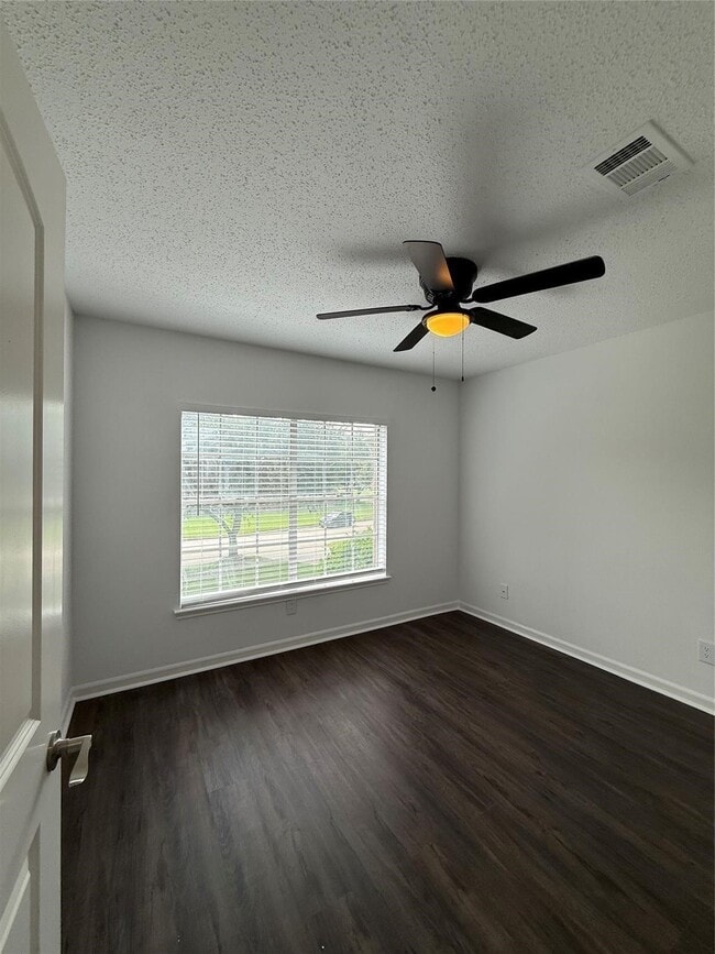 Building Photo - 2406 Lakefield Way