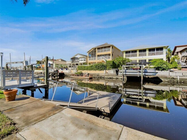 Building Photo - 6241 Bayside Dr