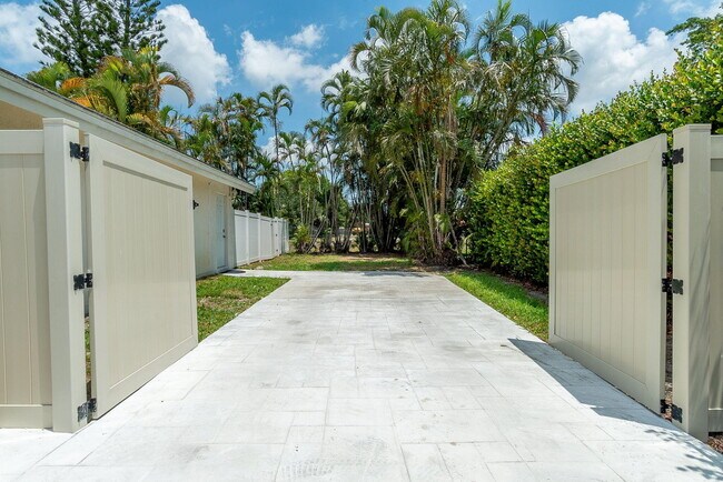 Building Photo - 13660 Folkestone Ct