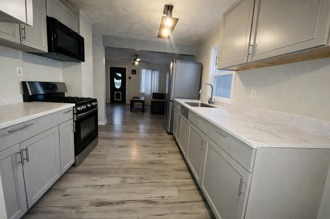 Building Photo - 1235 Kappes St