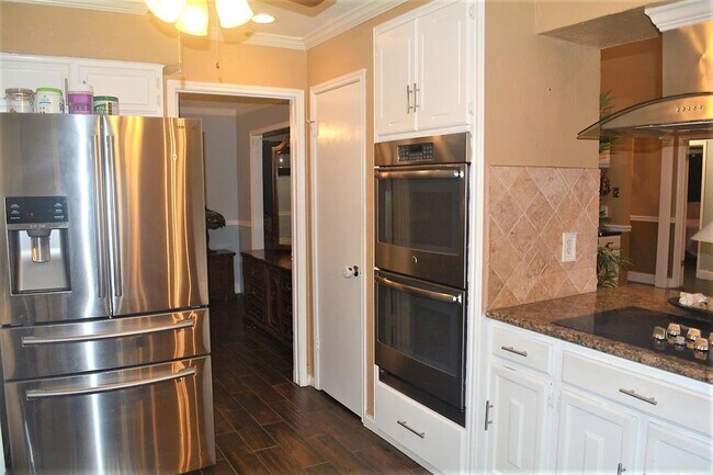 Building Photo - 12542 Wrenthorpe Dr