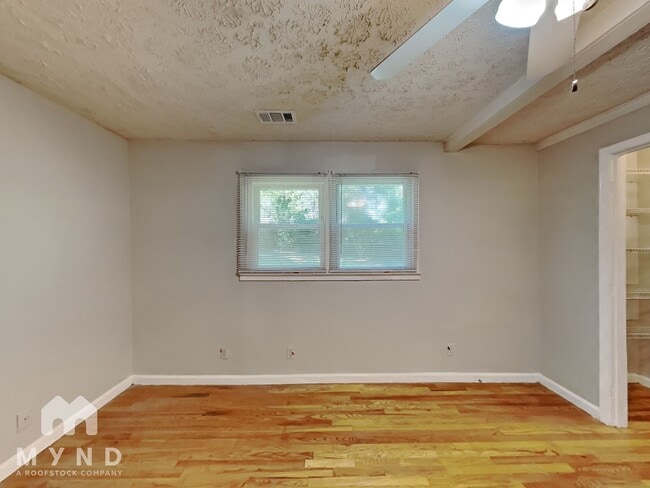 Building Photo - 668 Scott Cir