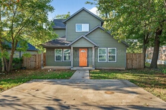 Building Photo - 1022 Rice St