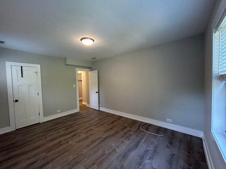Building Photo - 1124 Maple Ave